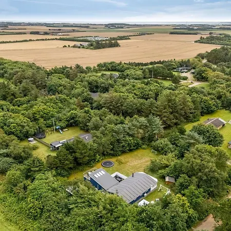 Sami - 600m To The Fjord By Interhome