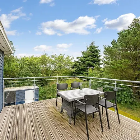 Sami - 600m To The Fjord By Interhome